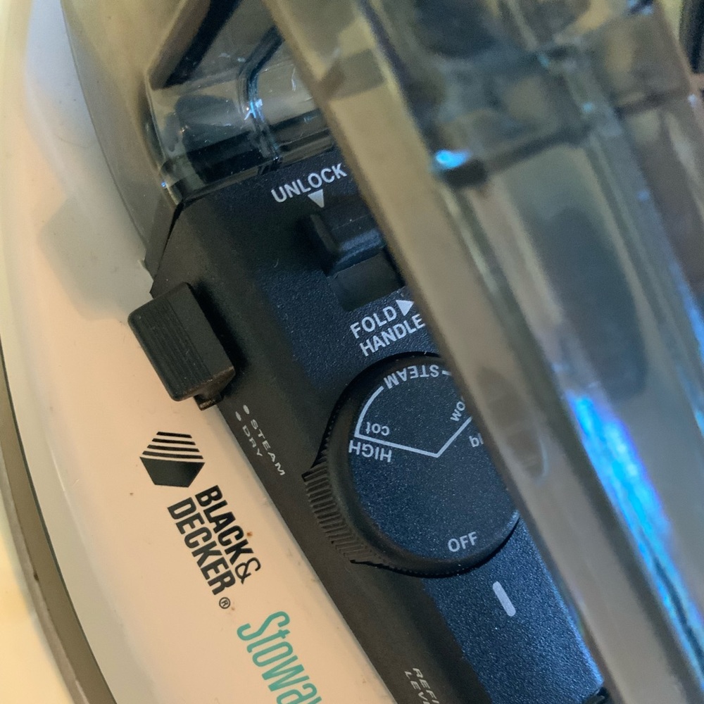 Black and decker travel iron - Picture 4 of 11